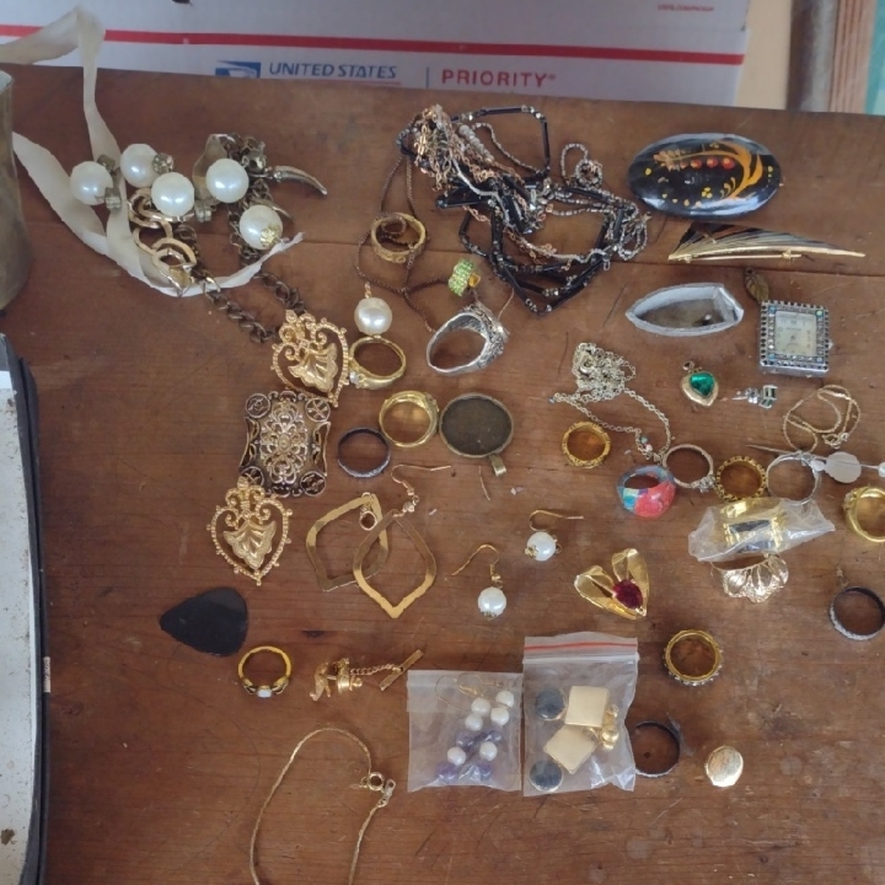 Elegant Gold and Pearl Jewelry Set